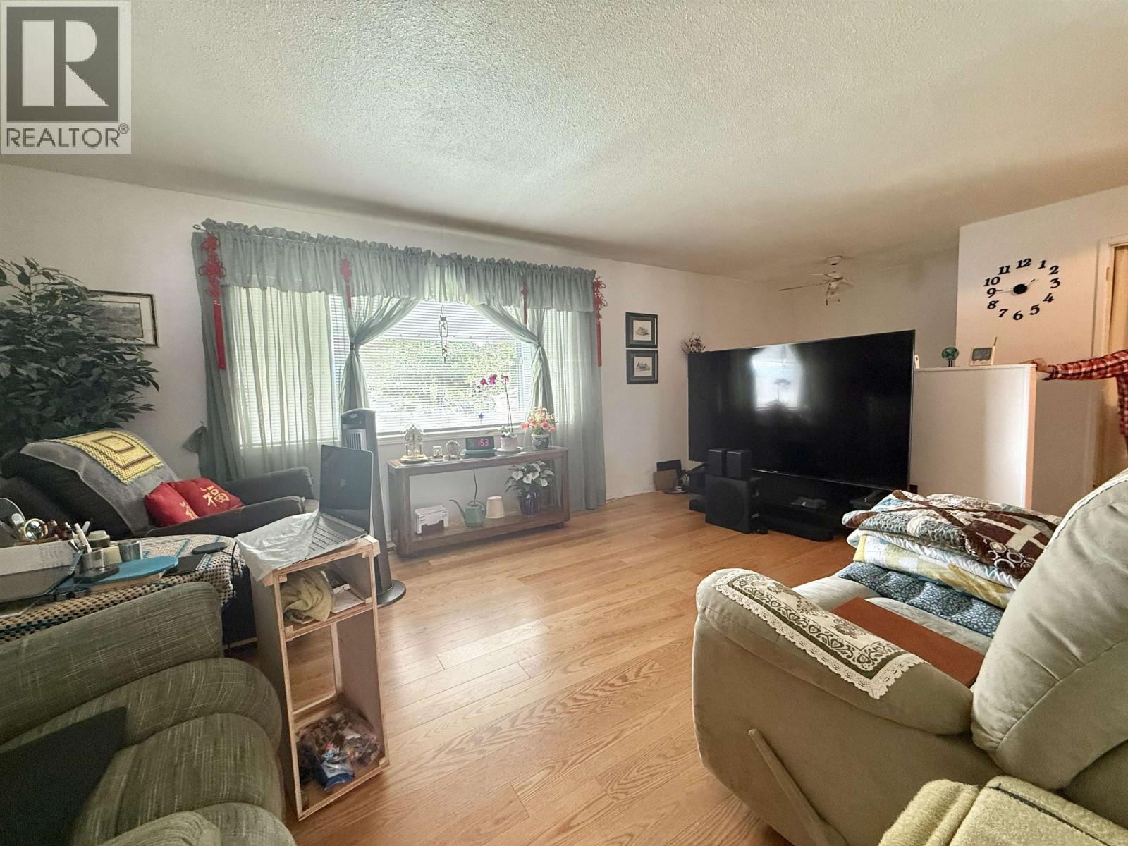 30 Hawk Street, Kitimat, British Columbia  V8C 1N5 - Photo 3 - R3046061