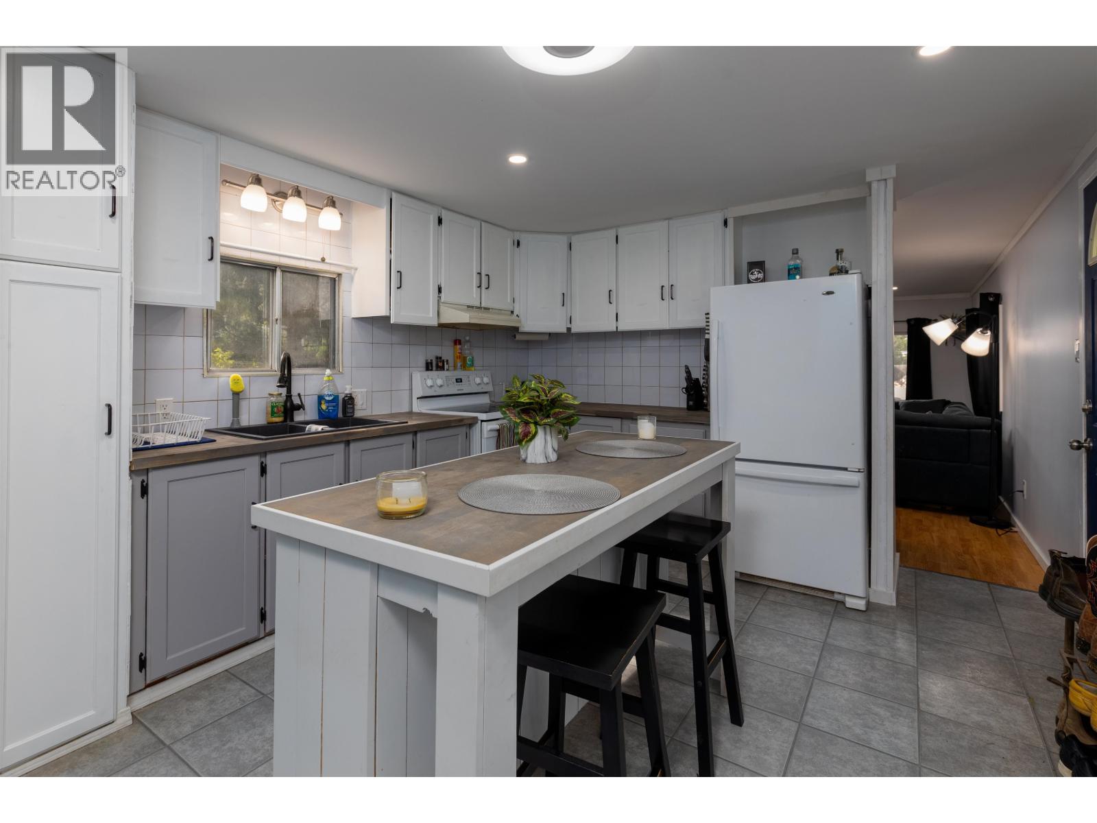 3934 Kerby Street, Terrace, British Columbia  V8G 4H7 - Photo 2 - R3050391