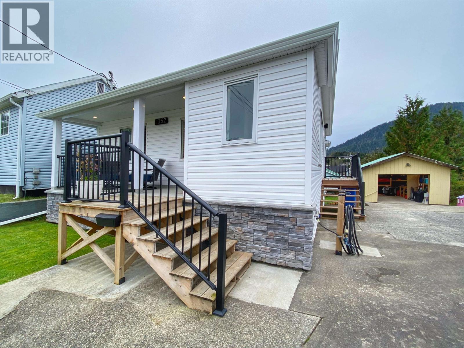 1052 E 6th Avenue, Prince Rupert, British Columbia  V8J 1X6 - Photo 2 - R3056077