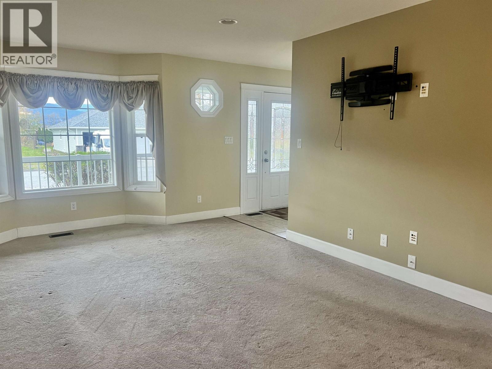 7 Wakita Street, Kitimat, British Columbia  V8C 2S1 - Photo 3 - R3058530