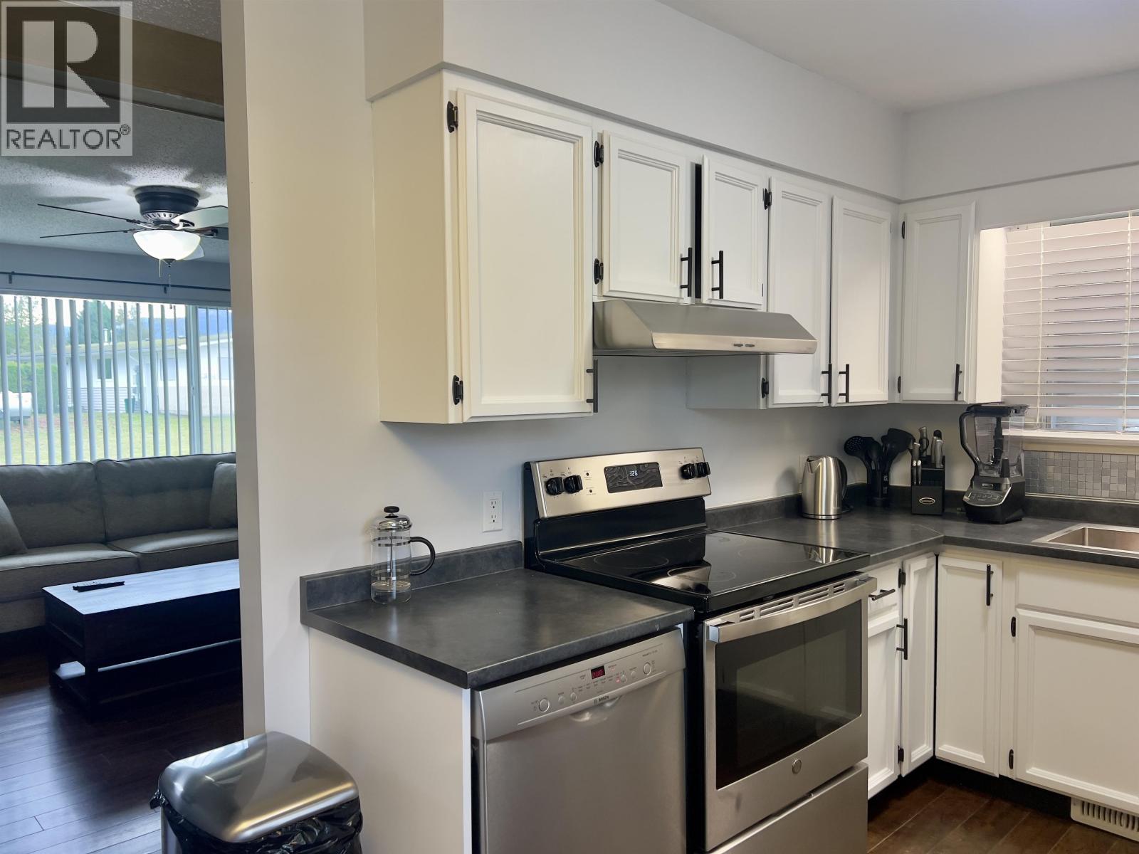 10 Bayer Street, Kitimat, British Columbia  V8C 2J9 - Photo 6 - R3058531