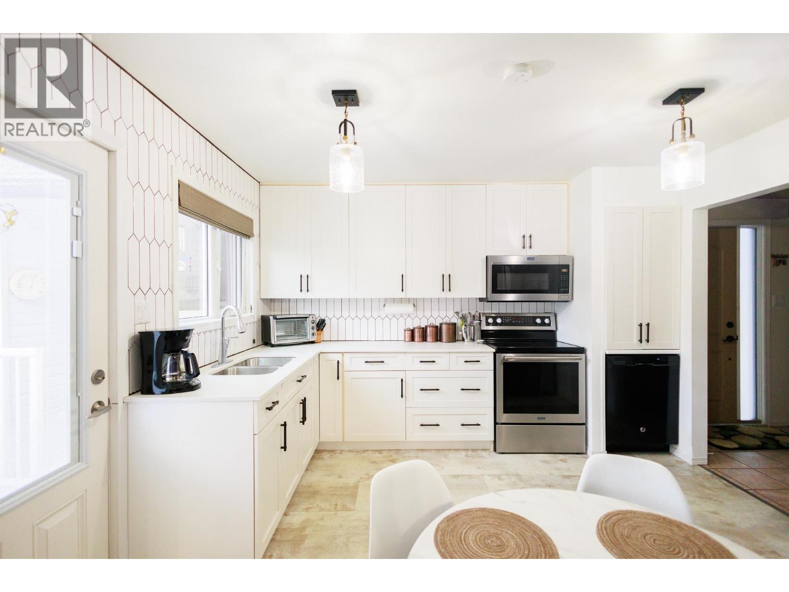 60 Dunn Street, Kitimat, British Columbia  V8C 1C7 - Photo 2 - R3088772