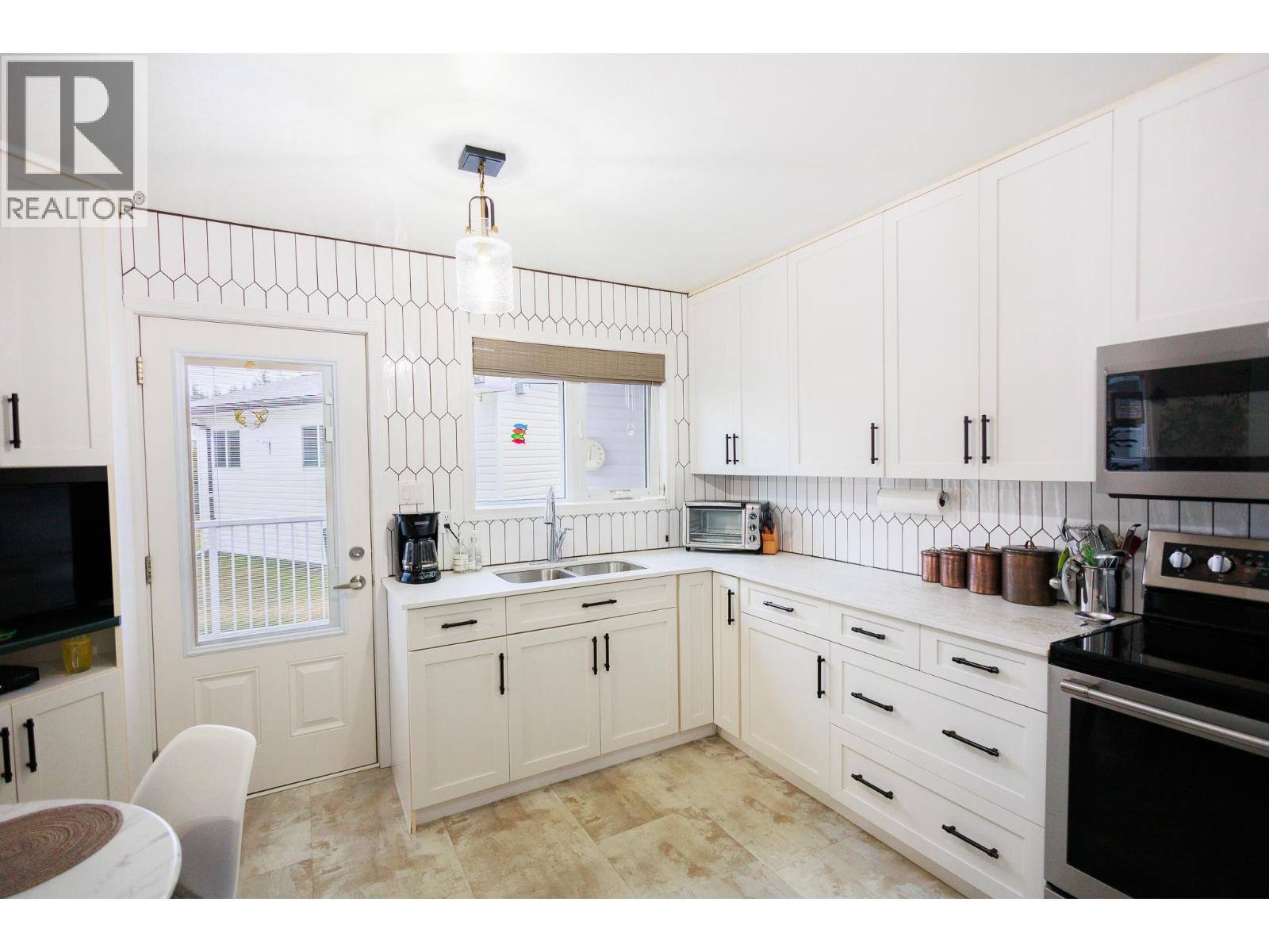 60 Dunn Street, Kitimat, British Columbia  V8C 1C7 - Photo 4 - R3088772