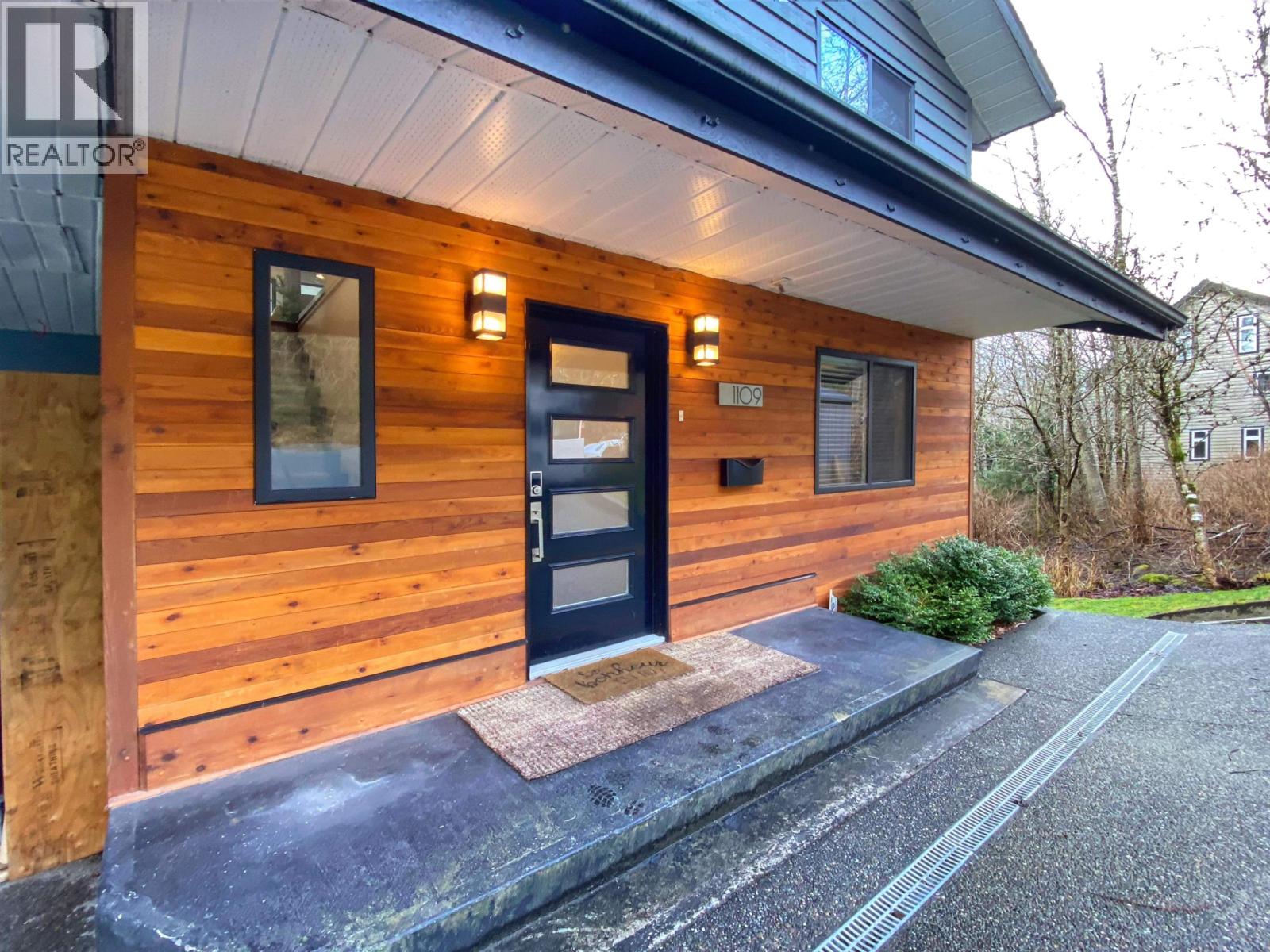 1109 Summit Avenue, Prince Rupert, British Columbia  V8J 2A2 - Photo 2 - R3090016