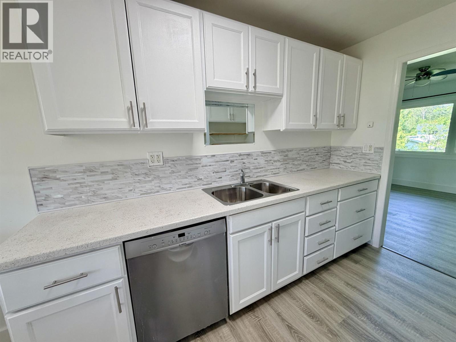 18 Gander Crescent, Kitimat, British Columbia  V8C 1P5 - Photo 2 - R3121669