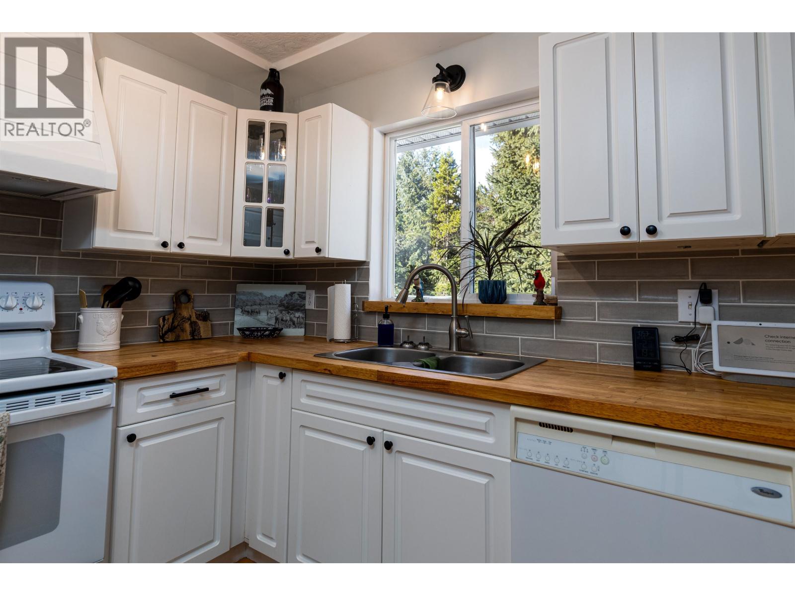 5515 Kleanza Drive, Terrace, British Columbia  V8G 0A7 - Photo 3 - R3135644