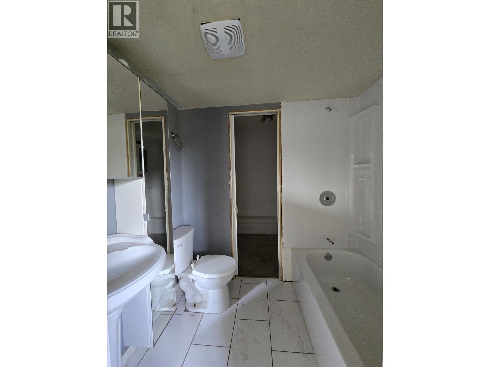 1653 Gyrfalcon Avenue, Kitimat, British Columbia  V8C 1N7 - Photo 10 - R3136615
