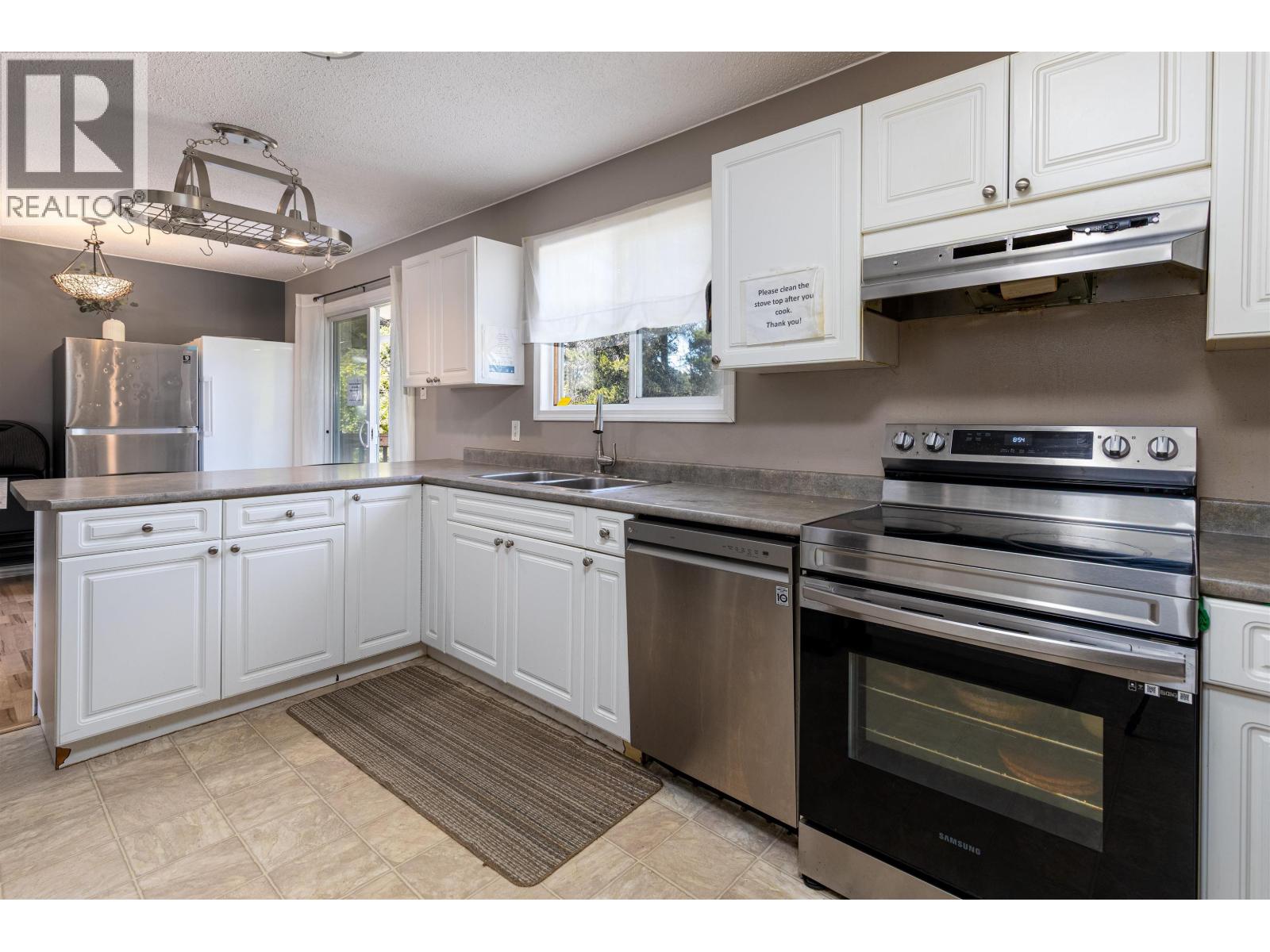 4920 Lazelle Avenue, Terrace, British Columbia  V8G 1T7 - Photo 2 - R3138299