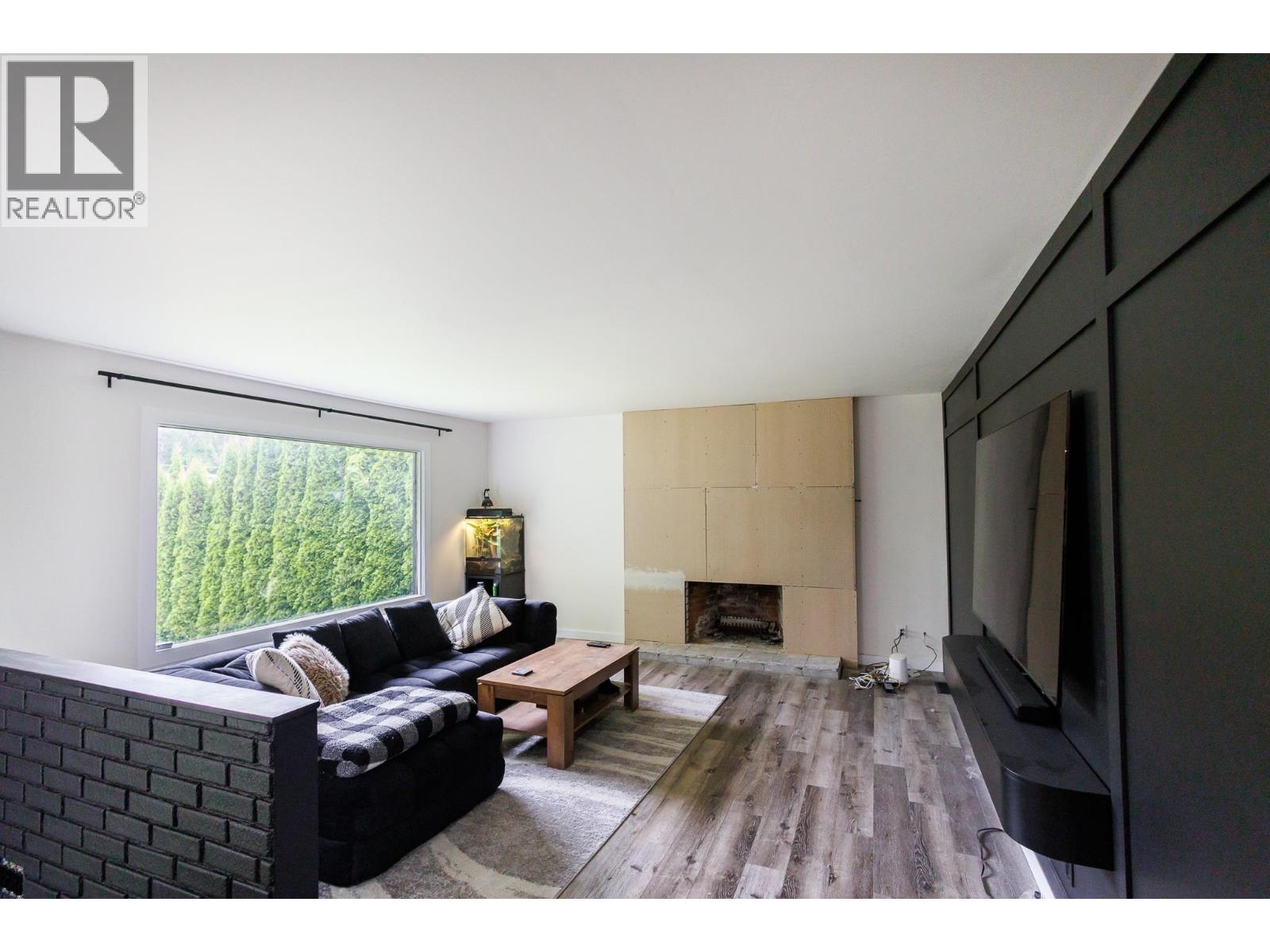 3292 Kofoed Drive, Thornhill, British Columbia  V8G 3P7 - Photo 2 - R3144533