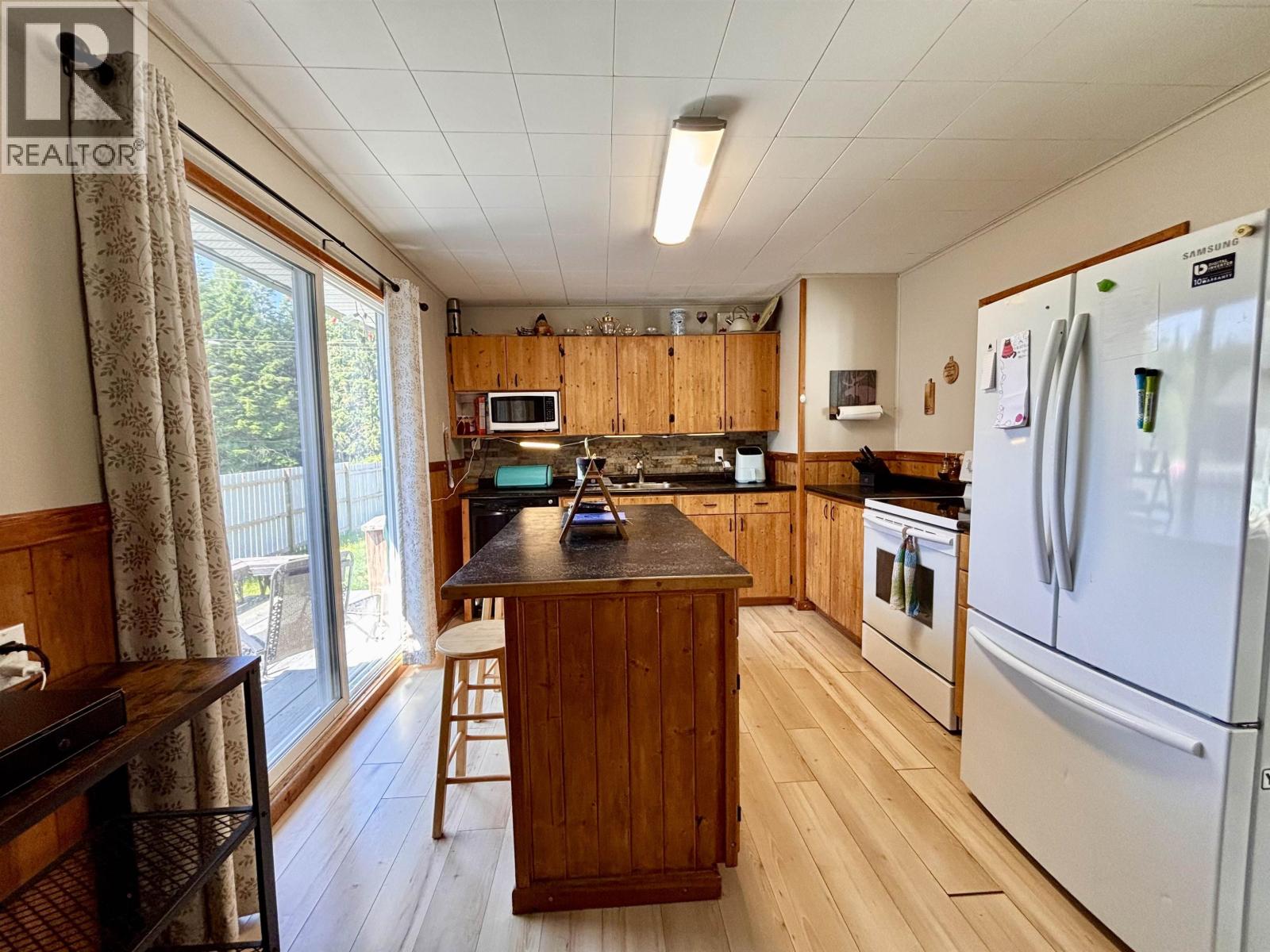 75 Finch Street, Kitimat, British Columbia  V8C 1T1 - Photo 2 - R3147402
