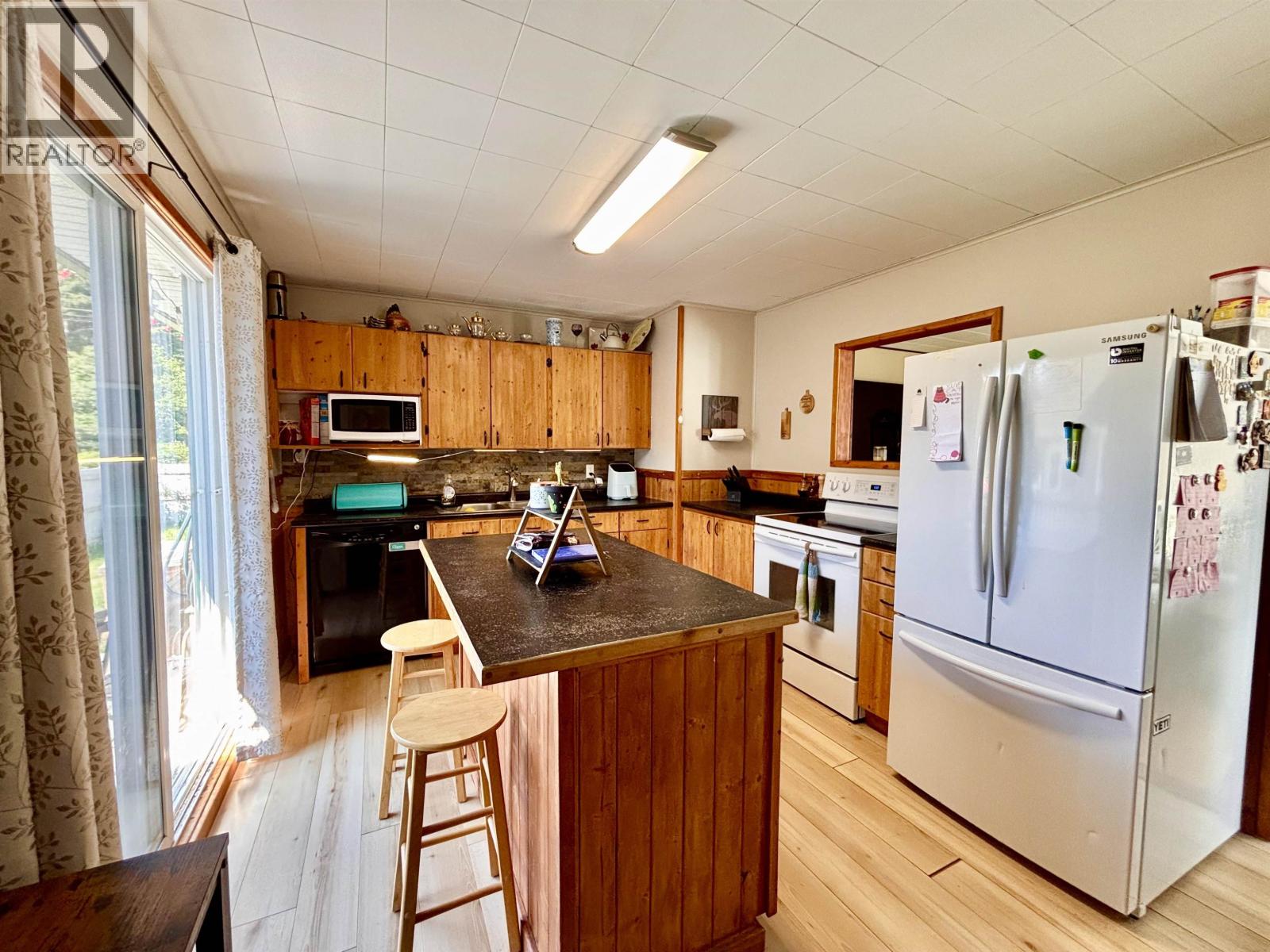 75 Finch Street, Kitimat, British Columbia  V8C 1T1 - Photo 3 - R3147402