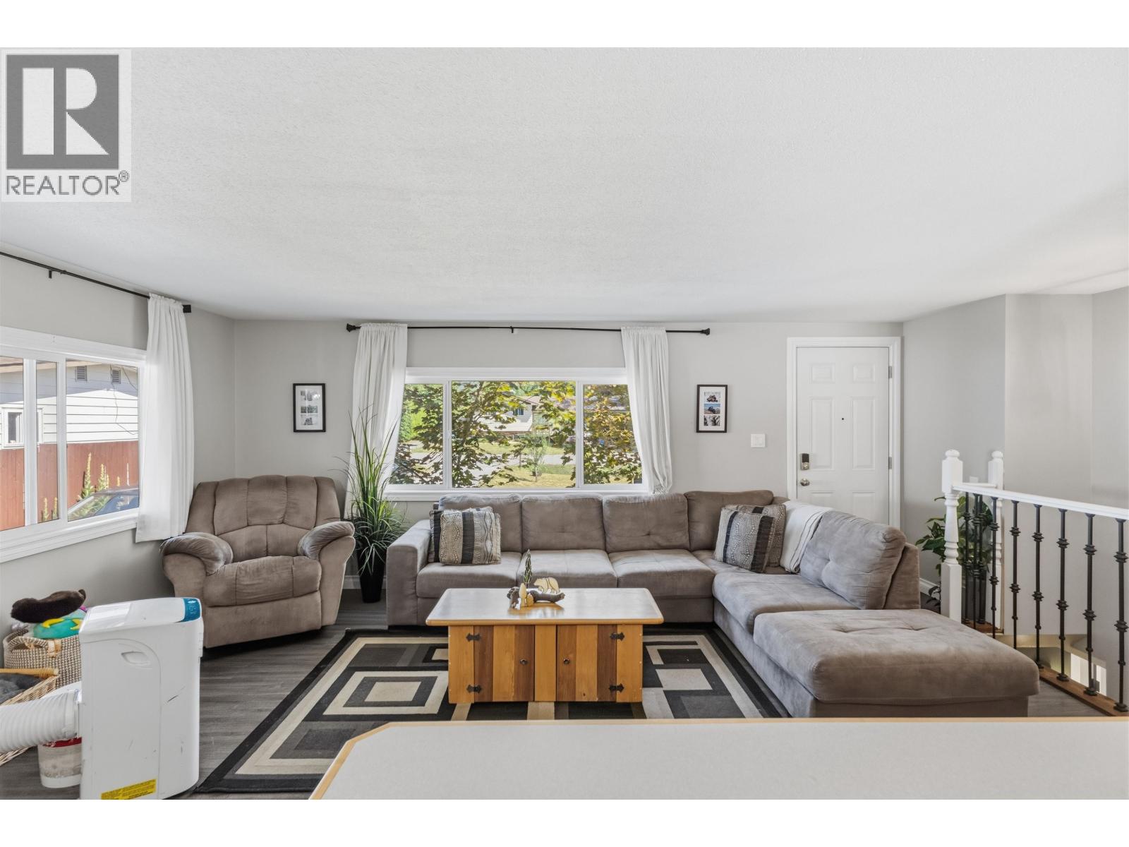 2337 Hemlock Street, Terrace, British Columbia  V8G 5B2 - Photo 2 - R3147715