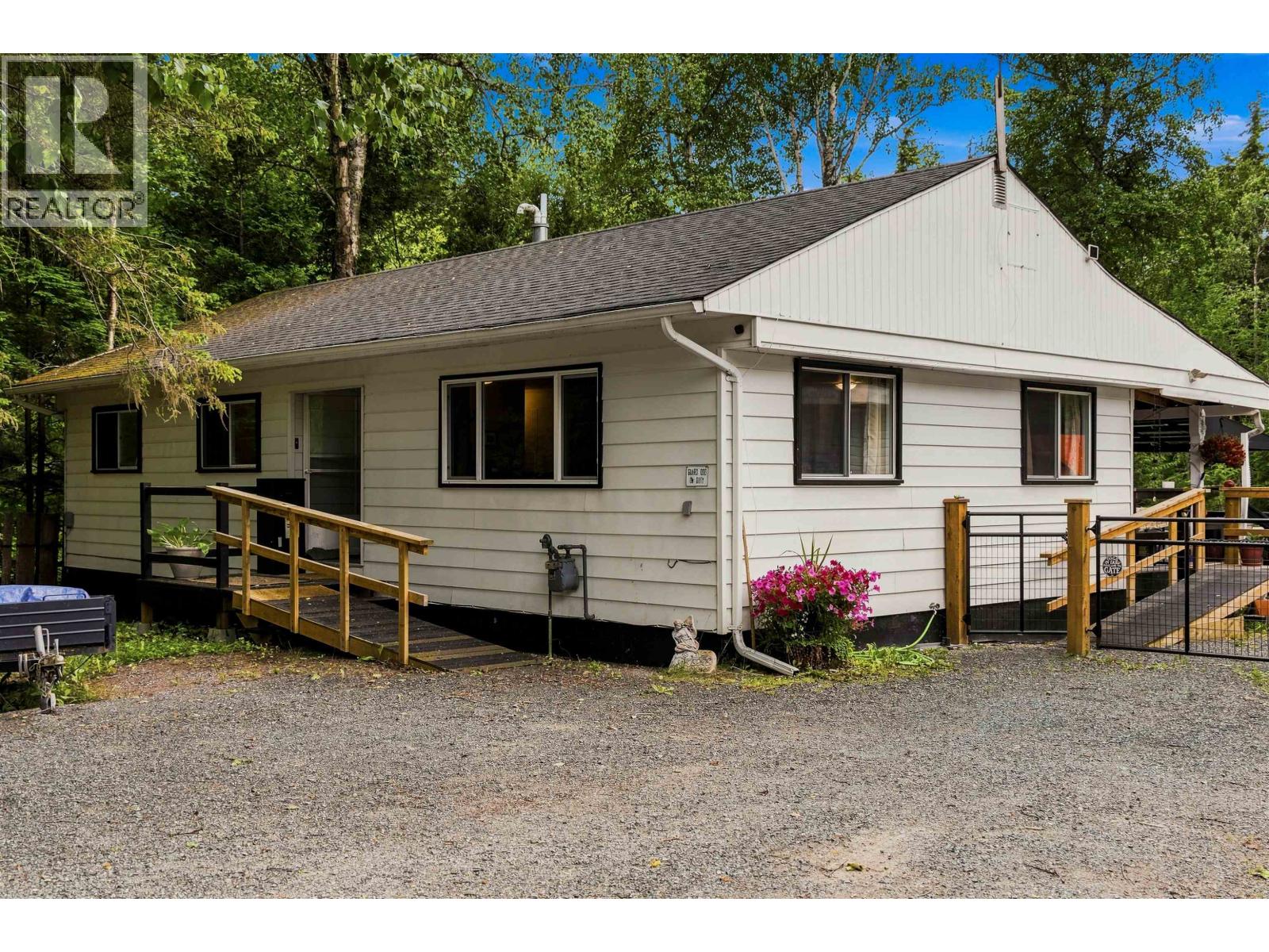 2945 Thornhill Street, Terrace, British Columbia  V8G 5A1 - Photo 2 - R3148832