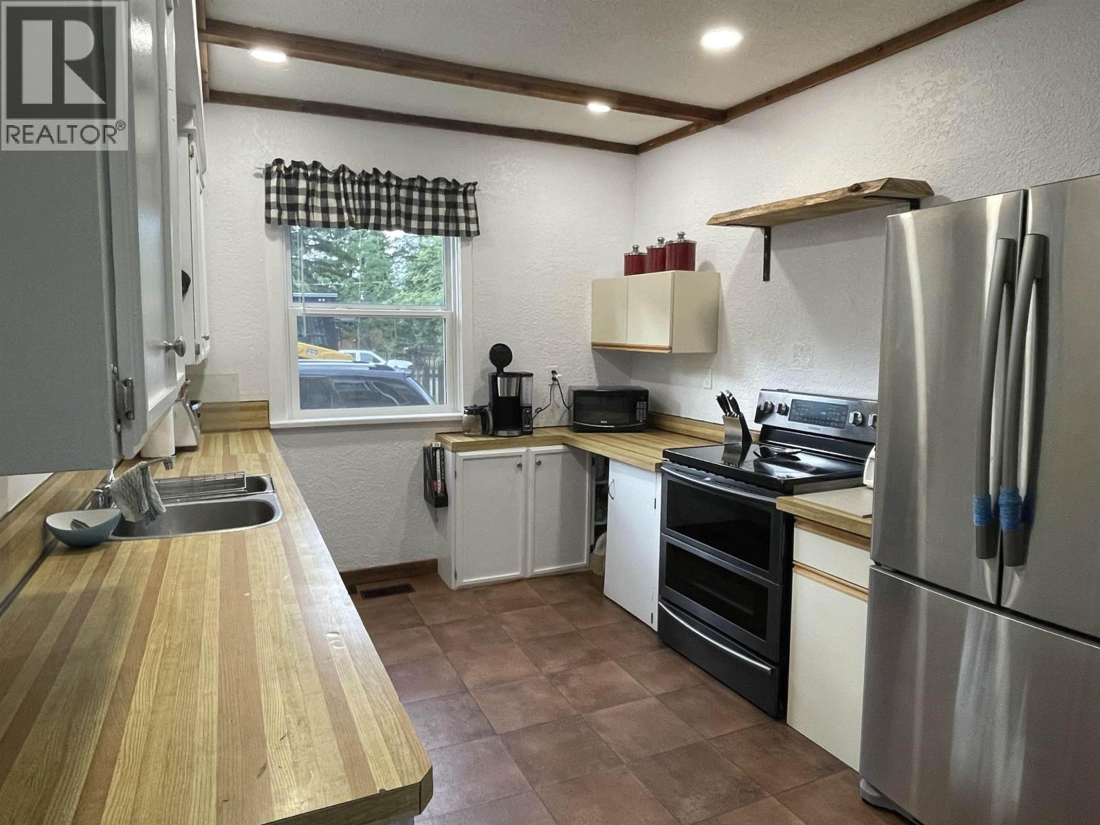 2707 Braun Street, Terrace, British Columbia  V8G 3J8 - Photo 2 - R3172149