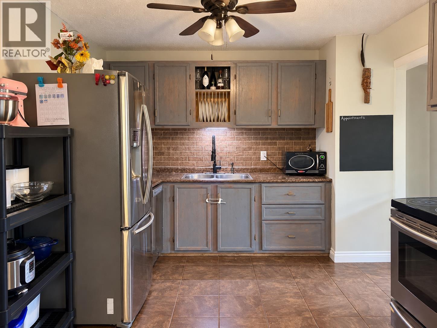 65 Bittern Street, Kitimat, British Columbia  V8C 1R4 - Photo 2 - R3176384